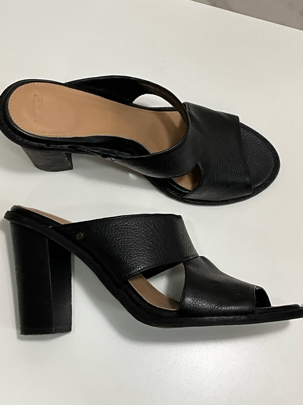 UGG Celia Black Leather Crisscross Slide Mule Heels Sandals Size 8